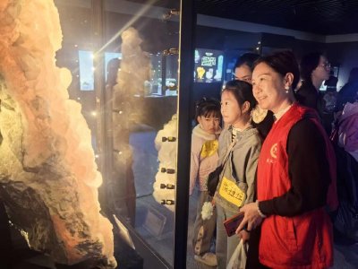 荣芳里社区开展关爱下一代活动