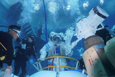 “神二十一”飞天在即 乘组地面训练精彩瞬间→