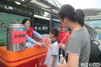 武汉公交“24小时应急先锋队”守护旅客假期出行