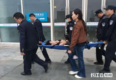 16分钟生死竞速！铁路人接力救下高铁昏迷旅客