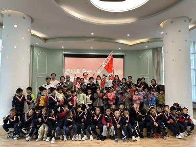 湖北武汉：重阳暖童心，军魂传薪火