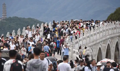 2025年前三季度国内居民出游人次49.98亿