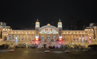 国铁武汉局加开邓紫棋、陈小春演唱会歌迷返程专列