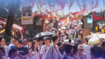 国庆中秋假期全国消费相关行业日均销售收入同比增长​4.5%