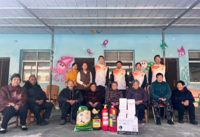 湖北随州：用实际行动为老人送温暖