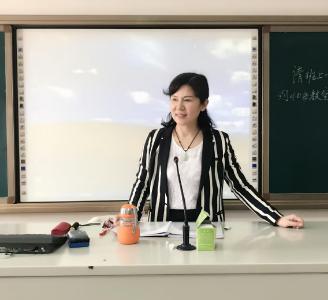 选拔 “银龄领读者”，让阅读成为晚年生活新时尚