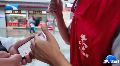 坚守有我 | 帮购票帮引路 武当山“志愿红”很暖