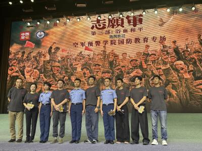 陈凯歌携《志愿军：浴血和平》主创走进空军预警学院，鼓励学员投身祖国最需之地