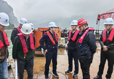 三峡枢纽江南成品油翻坝项目坝上码头工程开展专项调研