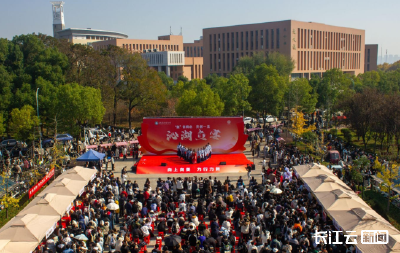 武科大沁湖鱼宴暖冬开网 师生校友捕鱼过万斤