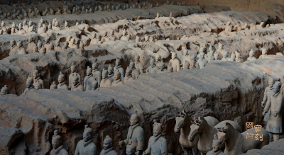 “国宝”时刻⑪ | 高级军吏俑与百戏俑