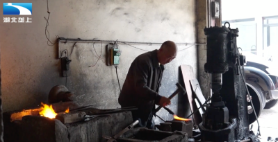 恩施建始：铁花”飞“五代 匠心传百年