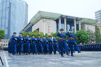 庆祝中国第76个空军节 空军预警学院举行阅兵比武