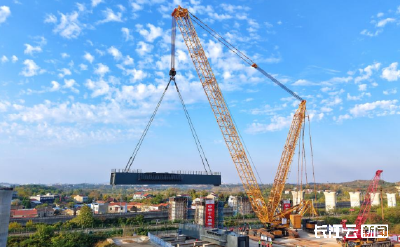 沿江高铁重要组成部分合武高铁特大桥钢盖梁吊装施工圆满完成