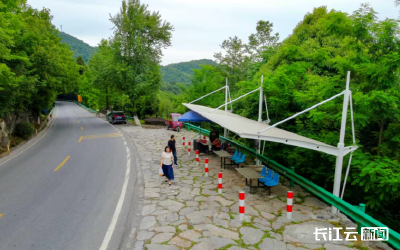 宜昌五峰：让公路售卖棚成为乡村振兴路上的温暖驿站