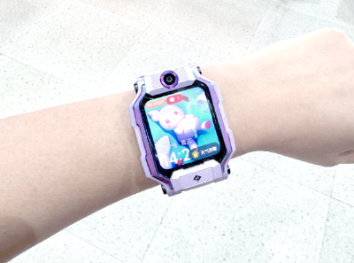 云端锐评 | 儿童手表变 “虚荣陷阱”：别让点赞竞赛毁掉孩子童年！