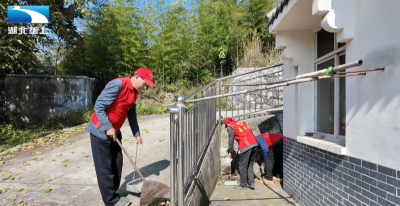 宜昌夷陵：从一人到十人 退休老师组起乡村公益团