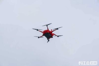 洪湖清水大闸蟹第十届开捕节启幕，无人机首捕金秋第一鲜