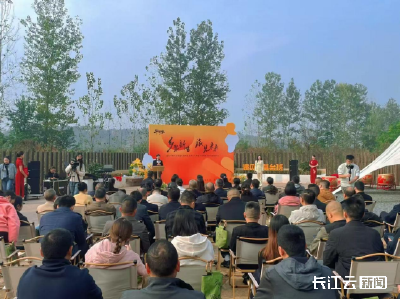 随州：城郊小村草台班 玩起“懒人”文旅