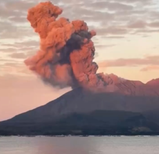 日本鹿儿岛火山多次喷发 烟雾最高至4400米