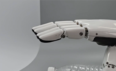 全国大赛夺金！湖北这款人形机器人能“搬箱”也能“拿鸡蛋”