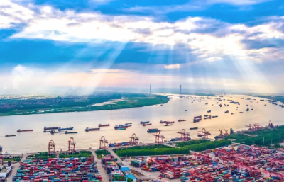 2025年前10个月湖北省进出口增长21.6%