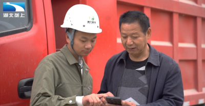 湖北黄冈：“智慧预约”收秋粮 乡亲卖粮更轻松