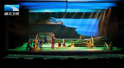 歌舞诗《爱在赛里木湖》在湖北剧院上演