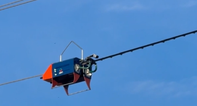 十堰竹山：无人机+机器人”为裸露导线喷涂绝缘漆