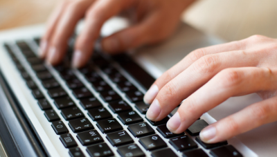 “这些文件有吗？”老同学发来的一份资料清单让他起了疑心