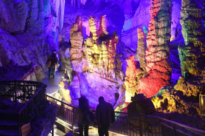 “大美咸宁 我爱你！”五名俄罗斯旅游博主隐水洞内表白