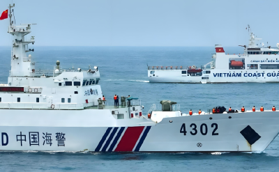 中国海警舰艇编队12月10日在我钓鱼岛领海巡航