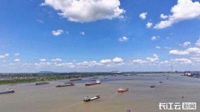 再创新高！2025年长江干线港口货物吞吐量预计超42亿吨