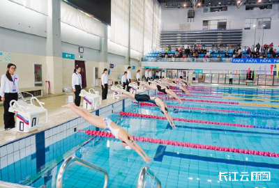 582名小选手劈波斩浪！第四届武汉“小江豚”游泳节火热开赛