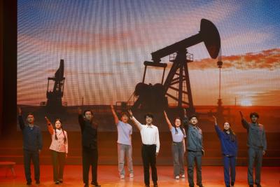 舞台即课堂 长江大学原创校园舞台剧《奔赴》首演