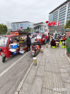 摊主笑了，患者顺了，民警章明的“心病”好了