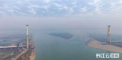 “积木” 拼出跨江路！观音寺长江大桥中跨第一节钢梁成功吊装