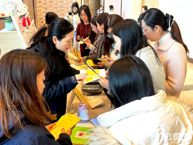 非遗拓印贺新岁——“工惠悦读”走进中信工程