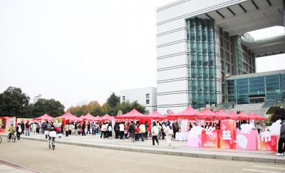 湖北中医药大学志愿服务公益集市火热开市