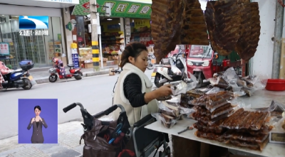 无腿女超人胡燕：用双拐“走”出逆袭人生