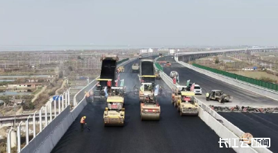 武汉双柳长江大桥全线沥青完工，新洲至鄂州仅需5分钟