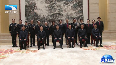 全省政法英模先进事迹报告会在汉举行