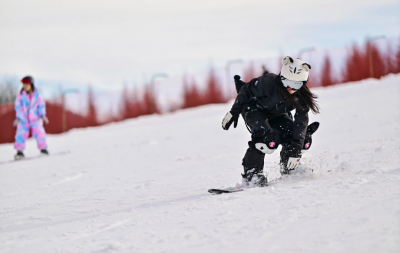 快来滑雪吧！神农架冰雪季启幕