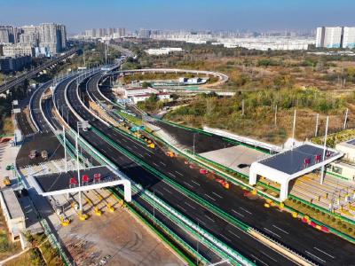 武汉绕城高速两座收费站开通运营，三环线光谷段15分钟上四环