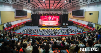 华中科技大学原创话剧《人民医学家裘法祖》温情首演