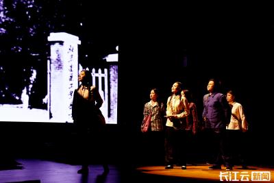 武汉理工大学原创舞台剧《矿灯长明》首演