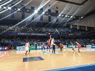 12月3日，2025CBA俱乐部杯赛武汉赛区在武汉洪山体育馆揭开战幕