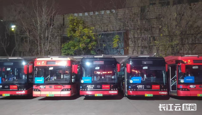 专线接驳+应急保障 武汉公交全力护航市民跨年夜出行