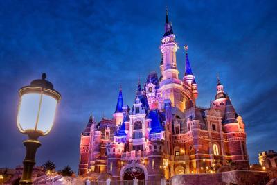 明年1月12日起，上海迪士尼乐园门票将实行阶梯式退票标准
