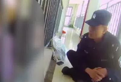 荆州民警：“我长得帅不帅？”“我当你朋友好不好？”